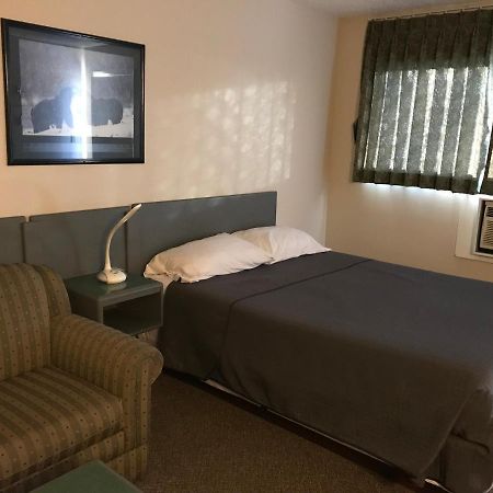 Plains Motor Inn Stettler Kültér fotó