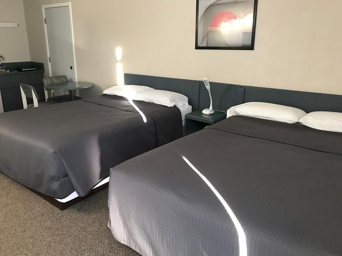 Plains Motor Inn Stettler Kültér fotó