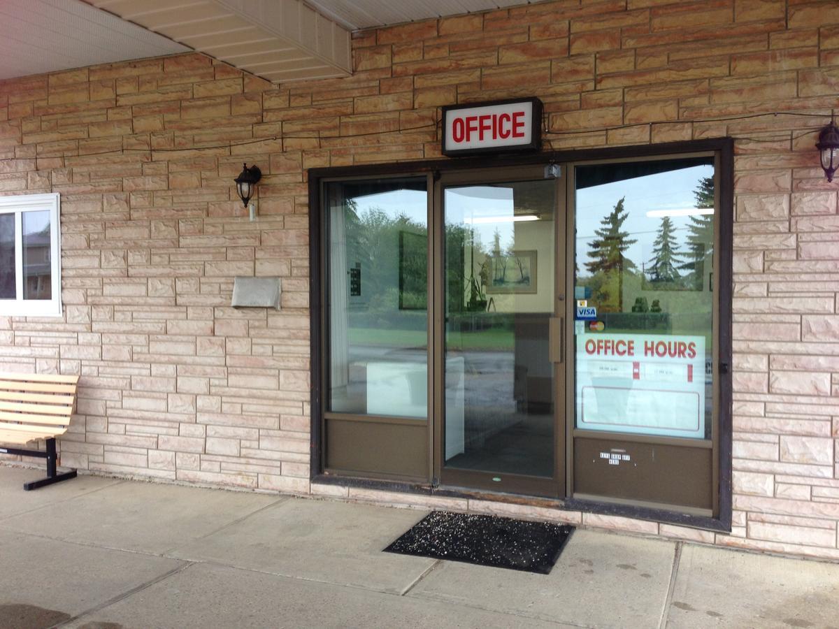 Plains Motor Inn Stettler Kültér fotó