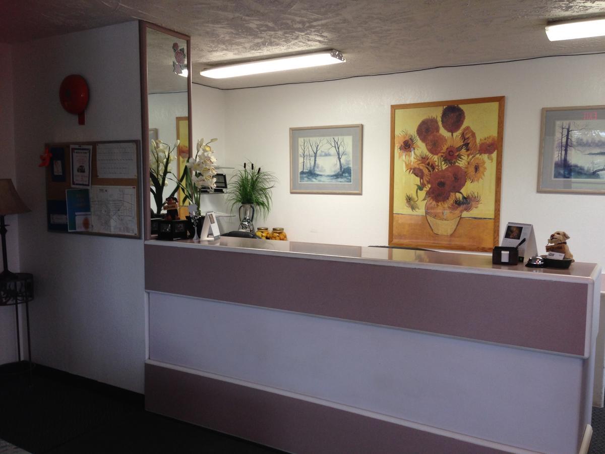 Plains Motor Inn Stettler Kültér fotó