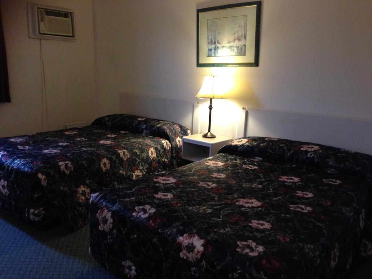 Plains Motor Inn Stettler Kültér fotó