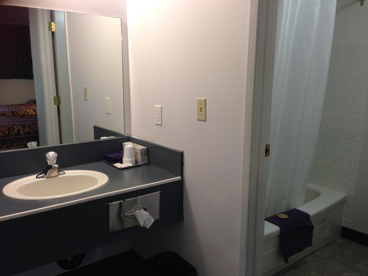 Plains Motor Inn Stettler Kültér fotó